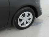 装着タイヤサイズは、185/60R15です。