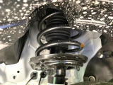 お車を安心してお乗りいただく為には、足回りの定期点検が欠かせません。サービスサポート(有償保証)では無料点検もご提供しており、安心のカーライフをお過ごしいただけるサポート体制が整っています。