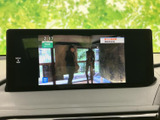 画面には映像が表示され、停車中の車内で楽しめるコンテンツとして活用できます。表示内容を画面上で確認しやすく、移動の合間や休憩時にも車内で過ごす時間を彩ります。