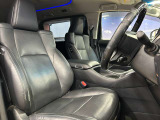 運転席も広々としており運転しやすい環境を実現しています☆