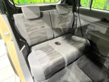 後部座席も気になるようなキズ・汚れやへたり等、大きなダメージはなく、良好な状態です。