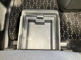 車検証も収納できる助手席シートボックス★その分グローブボックスに収納できます!