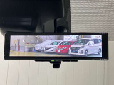 【インテリジェント ルームミラー】車両後方のカメラ映像をミラー面に映し出すので、車内の状況や、天候などに影響されずいつでもクリアな後方視界が得られます!