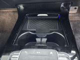 納車前整備は、メルセデスベンツ国際認定メカニックによる最新の検査ライン等の施設が充実した当社工場で入念に行います。メルセデス・ベンツの定める厳しい基準をクリアしたお車のみをご案内させて頂きます。