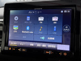 【メーカー純正ナビ】インテリアに溶け込むスタイリッシュな「専用設計」メーカーナビを装備♪視認性や操作性など基本性能にも優れ、より上質なカーライフをお楽しみいただけます。