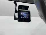 ドライブレコーダーの写真です。事故などの際、車両前方の映像を記録します