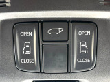 【両側パワースライドドア】スマートキーや運転席のスイッチで後席両側スライドドアの開閉が可能♪電動だから力を入れてドアを開ける必要が無く、小さなお子様でも簡単に開け閉めでき快適です♪