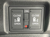 【両側パワースライドドア】スマートキーや運転席のスイッチで後席両側スライドドアの開閉が可能♪電動だから力を入れてドアを開ける必要が無く、小さなお子様でも簡単に開け閉めでき快適です♪