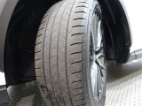 タイヤサイズ235/50R20となっております☆