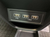 ☆充電用USBジャック(急速充電対応タイプ2個付+ギャザズナビゲーション接続用USBジャック1個付)☆