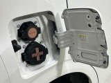 【充電ポート】充電ポートの上部が普通充電、下部が急速充電となります!