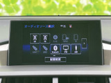 ラジオやディスク、USB、Bluetoothなど、複数の音源を画面から選択できます。利用する機器に合わせて項目を確認でき、日常の音楽再生に役立ちます。