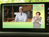 画面にはテレビ番組が表示され、停車中の休憩時間などに映像を楽しめます。画面内に字幕や番組情報も確認でき、車内で過ごす時間の気分転換に活用いただけます。