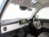 ダイハツのお店では、ダイハツ車を知り尽くしたプロフェッショナルが、専用の診断機器を使って各システムを点検しております。