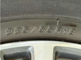 タイヤサイズは【225/55R18】