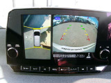 アラウンドビューモニター!空から見下ろしているかのような映像を映し出します。駐車時には安心ですよね♪