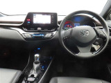 ぜひ展示車の運転席に座ってみてください。