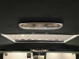 ルーフで明るい車内と開放感あるドライブをお楽しみいただけます。