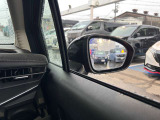 BSW(後側方車両検知警報)ブザーとともに、ブレーキを制御することで車両をもとの車線内に戻すような力を短時間発生させ、車両との接触を回避するようドライバーのステアリング操作をアシストします。