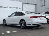Audiのテールライトは、スタイリッシュで洗練されたデザインが特徴で、多くのモデルでLEDテールライトを採用しております。また、テールライトには動的ウィンカー機能が搭載されているモデルもあります