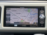 道路や周辺施設が地図上に表示され、現在地周辺を確認しながら目的地への経路を探せます。画面上の案内を活用して、慣れない場所へのお出かけにも便利です。