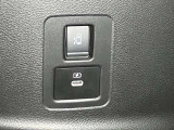 3列目シートからでも左側スライドドアの開閉ができるスイッチ!うれしいUSBソケツトも付いています★