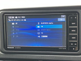 音楽やラジオなどの選択肢が一覧で表示され、使いたい音源を確認しやすい画面です。目的に合わせて選びやすく、車内で過ごす時間に便利にお使いいただけます。
