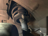 お車を安心してお乗りいただく為には、足回りの定期点検が欠かせません。サービスサポート(有償保証)では無料点検もご提供しており、安心のカーライフをお過ごしいただけるサポート体制が整っています。