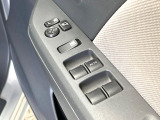 【電動格納ミラー】サイドミラーは電動格納式となっており、狭い駐車場でもキズがつくリスクを抑えられます。