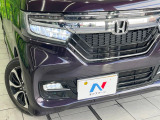 【LEDヘッドライト】悪天候や夜間走行時も良好な視界を確保し安心して運転できる高輝度LEDヘッドライトを装備!点灯速度が早く、消費電力も抑えられています。