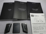 取説・メンテナンスノート・スマートキー・カードキーの4点セットです。