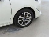装着タイヤサイズは、185/60R15です。アルミホイールを装着しております。