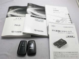 取説・メンテナンスノート・スマートキーの3点セットです。