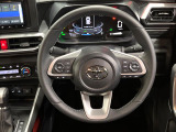 【純正革巻きステアリング】上質な革を使用することで、手にしっかり馴染みとても運転しやすいハンドルです♪