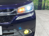 【LEDヘッドライト】悪天候や夜間走行時も良好な視界を確保し安心して運転できる高輝度LEDヘッドライトを装備!点灯速度が早く、消費電力も抑えられています。