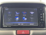 目的地は名称や電話番号、住所などから検索でき、行き先に合わせて設定できます。画面周辺のボタンも確認しやすく、日々のお出かけに役立つ装備です。