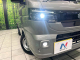 【LEDヘッドライト】悪天候や夜間走行時も良好な視界を確保し安心して運転できる高輝度LEDヘッドライトを装備!点灯速度が早く、消費電力も抑えられています。