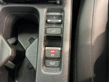 電子制御パーキングブレーキは信号待ちでも便利。いつもより運転がラクになるはずです。