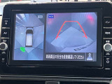 【アラウンドビューモニター】車を上から見下ろしているかのような映像で周囲の状況がひと目で確認、狭い駐車場に駐車するときも安心です♪♪障害物などがあると警告音がなりますので安心して駐車が出来ます★