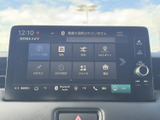 ナビやオーディオなどの各機能を画面から選べ、目的に応じて使い分けしやすい構成です。ホームや戻るボタン、音量調整もまとまり、日常の操作をスムーズに行えます。