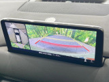 【マルチテレインモニター】車のフロントやサイドのカメラ画像を同時にモニター表示することで、悪路や狭い道を走行時でも周囲の状況確認ができ安心!本格SUVにうれしい装備です♪