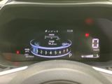 速度や燃料残量、走行距離などをひと目で確認しやすい表示で、運転中に必要な情報を把握しやすいメーターまわりです。表示が整理され、日々の運転を支えます。