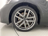 機敏さを引き立てる純正アルミ 225/40 R18 装着!