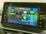 ラジオやCD、USB、Bluetooth Audioなど、複数の音源を画面上で選べる仕様です。各項目が見やすく表示されているため、聴きたい音源を選ぶ際にも分かりやすい操作画面です。