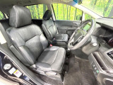 運転席まわりには十分なスペースがあり、大柄な方でもゆったり運転していただける環境です。