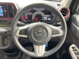 インテリアに合わせたデザインのステアリングは、運転される方のことも考え、運転しやすい形状、大きさです。是非一度、実際に触ってお確かめください。
