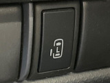 【パワースライドドア】スマートキーや運転席のスイッチでスライドドアの開閉が可能♪電動だから力を入れてドアを開ける必要が無く、小さいお子様でも、重い荷物を持っている時もラクに開け閉めできます♪