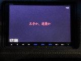 車内の画面でテレビ番組を視聴できる装備です。停車中の休憩時間などに映像を楽しめるのがうれしいポイント。画面表示も見やすく、車内で過ごす時間に活用できます。