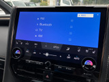 FM・AMラジオやBluetoothなど、選べる音源が画面に一覧表示されています。利用したい音源を確認しながら選択でき、通勤やお出かけの時間に合わせて活用できます。