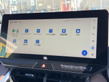 通信メニューを画面上で一覧でき、天気やインターネットなどの項目を確認しやすい構成です。タッチ操作で必要な機能を選びやすく、日々の移動を便利にサポートしてくれます。